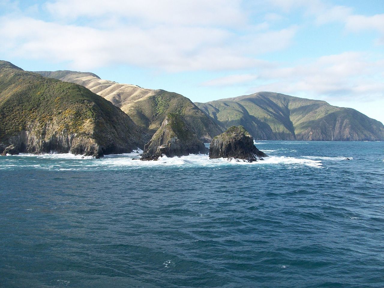 From_North_Island_to_South_Island,_New_Zealand_-_panoramio