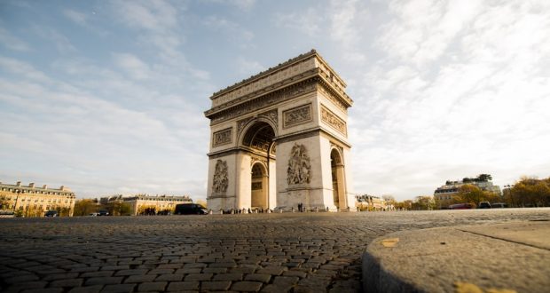 photo-1609703639489-15a9c6ddd57b